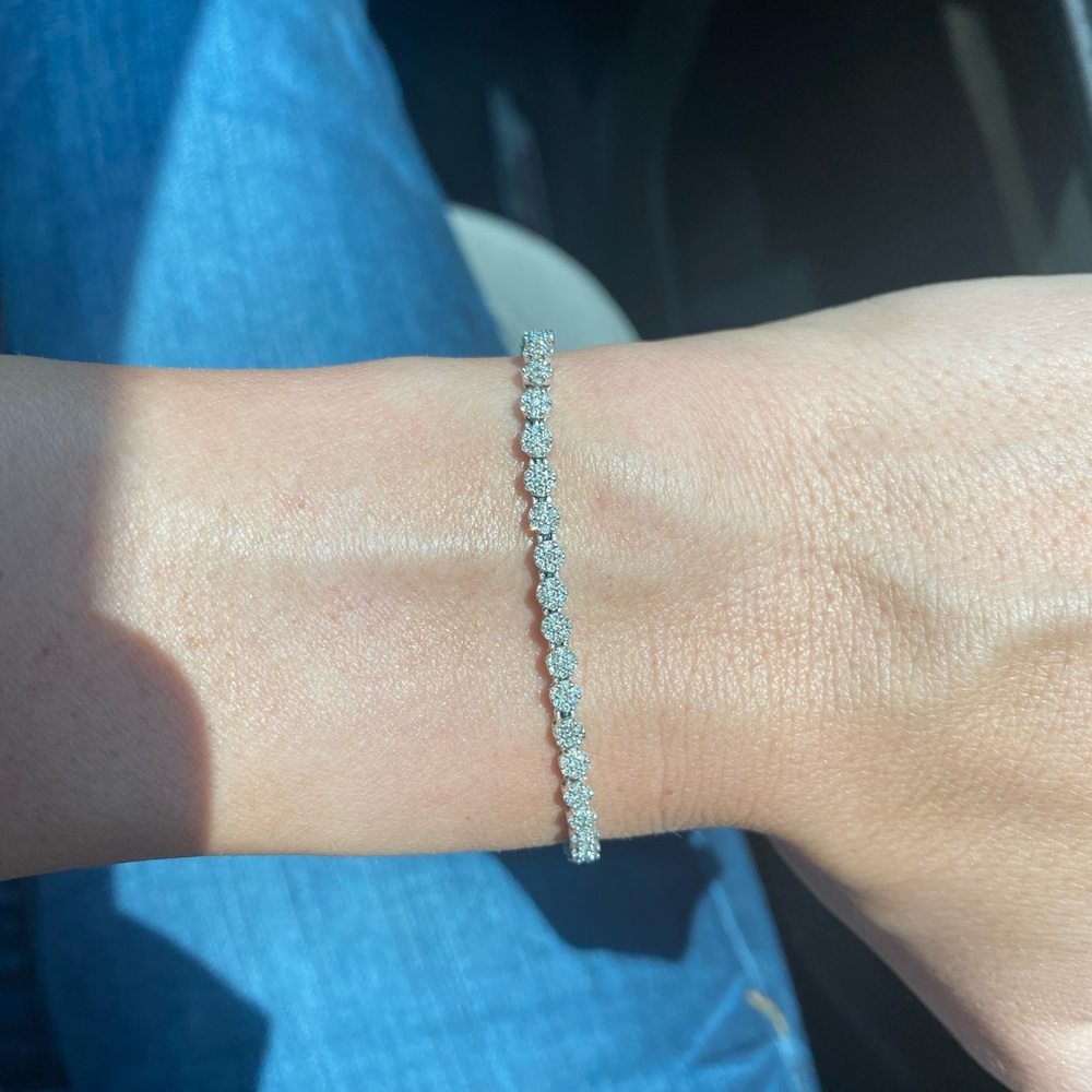 1 CTW 10K White Gold Flower Diamond Bracelet